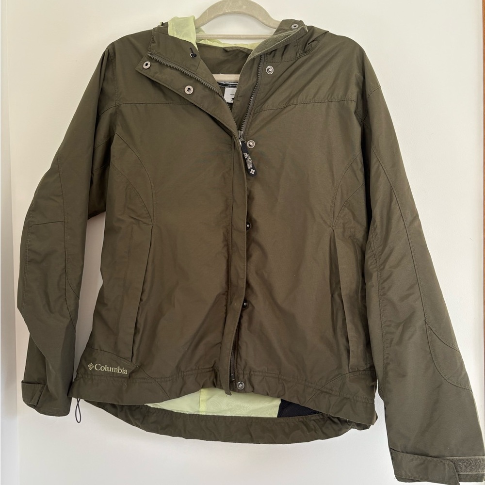 Columbia Women's Olive Jacket ✨PERFECT CONDITION✨